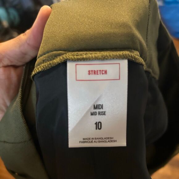 New Express Shorts - Picture 3 of 4